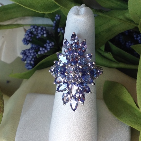 Genuine Tanzanite & Zircon Ring 7.29 Cts - Picture 5 of 7